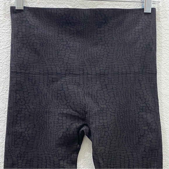 SPANX Look at Me Now Seamless Leggings in Brown Croc Print Size L - Picture 12 of 14